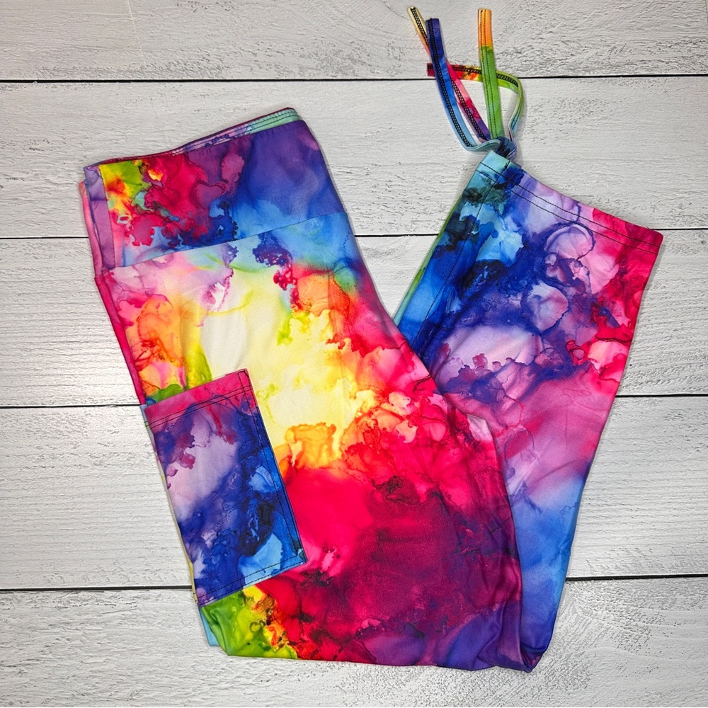 Vibrant‎ Rainbow Ink Ruched Capri Leggings